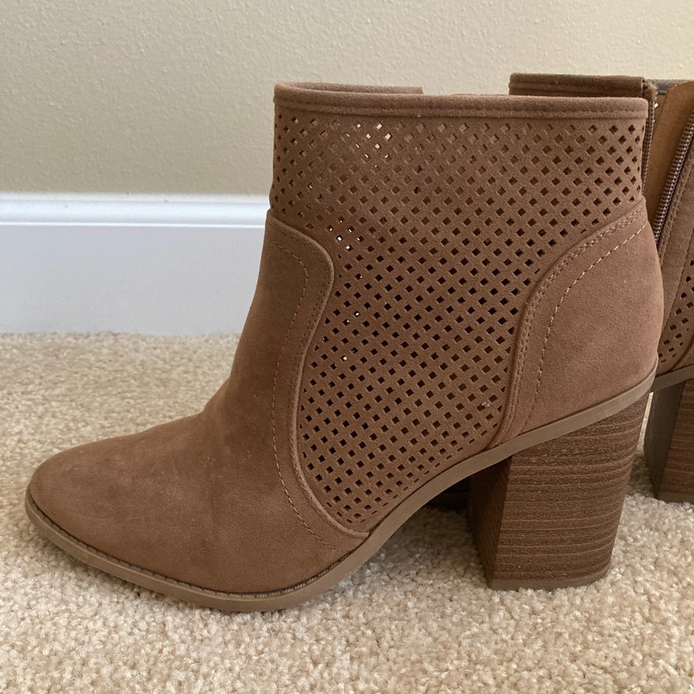 Universal Thread Heeled Ankle Boots - Picture 2 of 8